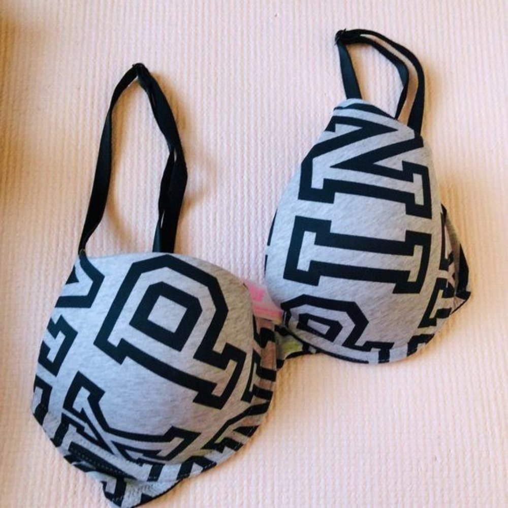 SOLD.  NWOT VS Victoria Secret Pink Logo Bra- Size 32C - Picture 2 of 7